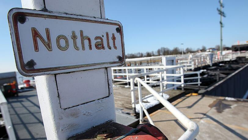 Da half auch der Nothalt nicht mehr: Ein Mann ist in Unterschleißheim am S-Bahnhof von einem Regionalzug getötet worden. Da half auch der Nothalt nicht mehr: Ein Mann ist in Unterschleißheim am S-Bahnhof von einem Regionalzug getötet worden.