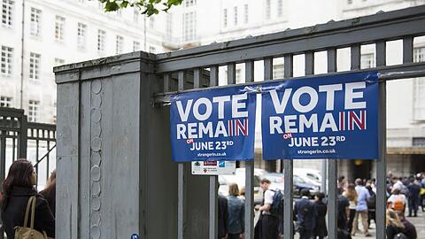 Am "B-Day" (Brexit-Day) öffnen um acht Uhr (MESZ) die Wahllokale, ehe sie 15 Stunden später wieder schließen.