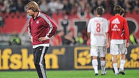 estlos bedient und frustriert: Club&ndash;Trainer Michael Oenning nach dem Pokal-Aus gegen Hoffenheim am 22. September.