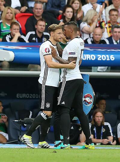 BENEDIKT HÖWEDES: Ohne NOTE.
Kam in der 72. Minute, damit sich Boateng schonen konnte. Sicherte  
routiniert hinten ab.