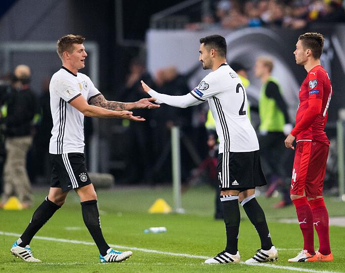 Bilden möglicherweise zukünftig das Herzstück der Nationalelf: Kroos (l.) und Gündogan (r.).