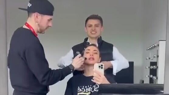 Eine Massage tut gut: Ekat lässt Zsolt nah an sich ran Eine Massage tut gut: Ekat lässt Zsolt nah an sich ran