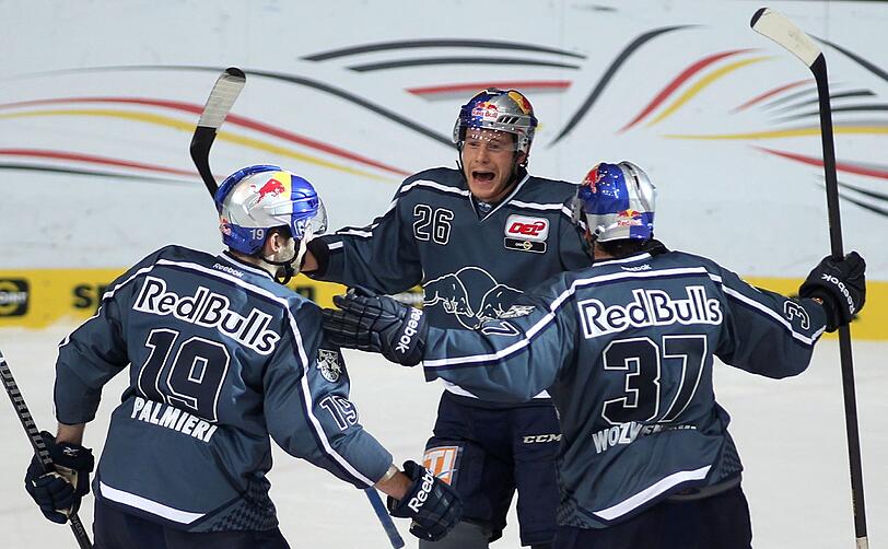 Jubel über den 7:5-Sieg im Derby gegen Nürnberg: Der EHC Red Bull München.