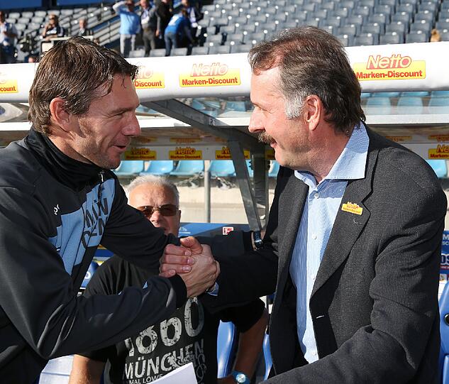Hoffnungsschimmer: Ein Sieg über Peter Neururer. Dank Rubin Okotie und Daniel Adlung gewinnen die Löwen mit 3:0 beim Angstgegner Bochum.