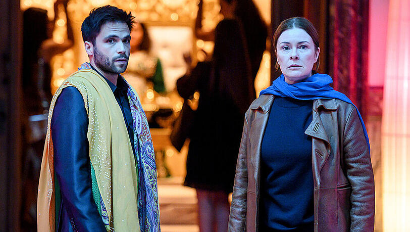 "Die Füchsin: Im goldenen Käfig": Anne Marie Fuchs (Lina Wendel) und Youssef el Kilali (Karim Cherif) auf dem Polterabend "Die Füchsin: Im goldenen Käfig": Anne Marie Fuchs (Lina Wendel) und Youssef el Kilali (Karim Cherif) auf dem Polterabend