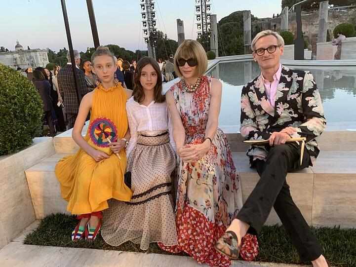 Anna Wintour (2. r) durfte bei der Fendi-Show nicht fehlen.