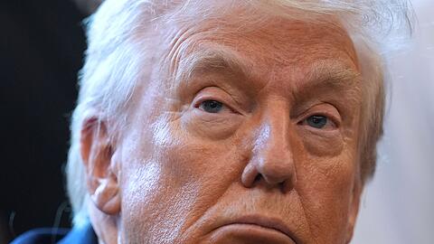 Trump hatte erst nach langem Druck ein Gesetz unterschrieben, das vorsieht, dass das Justizministerium Ermittlungsakten zu dem Fall freigeben muss.