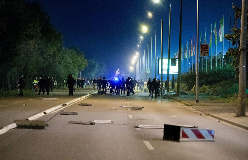 Wieder rechte Krawalle im sächsischen heidenau. Die Bilder von Samstagnacht.