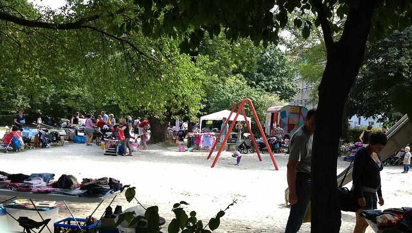 Die Kinder konnten spielen, die Eltern in Ruhe stöbern. Die Kinder konnten spielen, die Eltern in Ruhe stöbern.