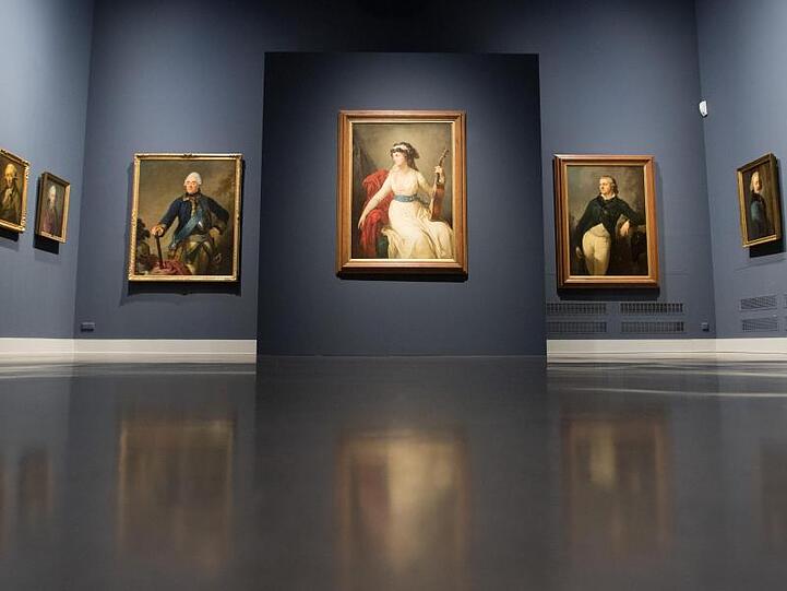 "Christina von Brühl" (m.) von Anton Graff in der Ausstellung "Anton Graff (1736-1813) - Porträts" in der Gemäldegalerie Alte Meister.