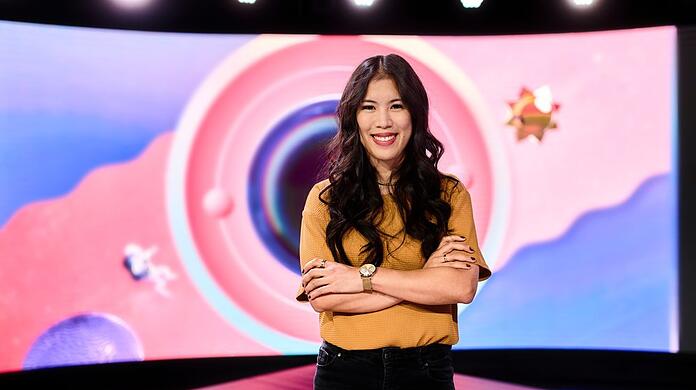 Mai Thi Nguyen-Kim präsentiert ihre neue Sendung: "MAITHINK X - Die Show".
