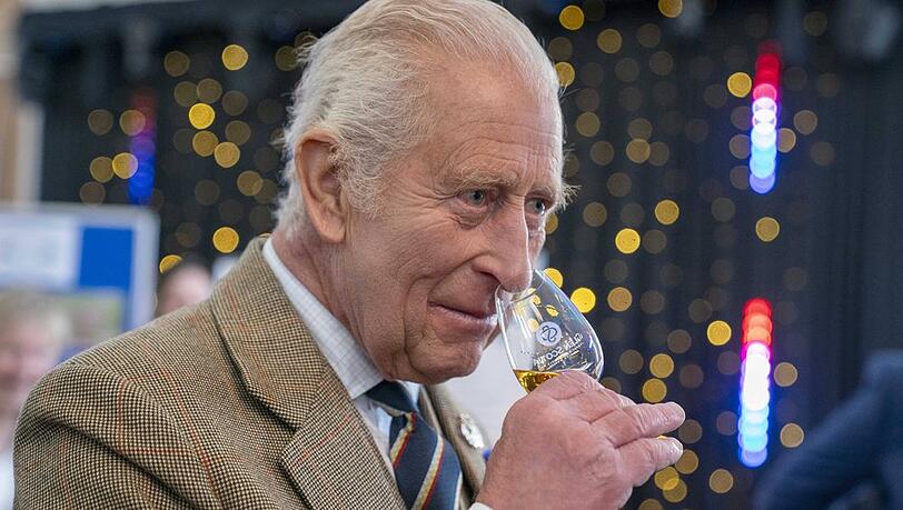König Charles verkauft jetzt auch Whisky.
