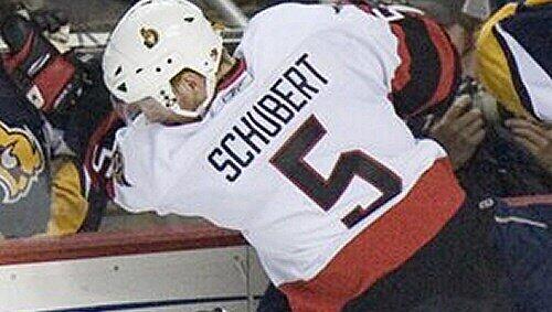 Christoph Schubert ist gebürtiger Münchner, und erfahren im Nahkampf an der Bande: Er ist NHL-Profi. Christoph Schubert ist gebürtiger Münchner, und erfahren im Nahkampf an der Bande: Er ist NHL-Profi.