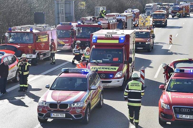 Die Bilder vom Lkw-Unfall auf der A99.