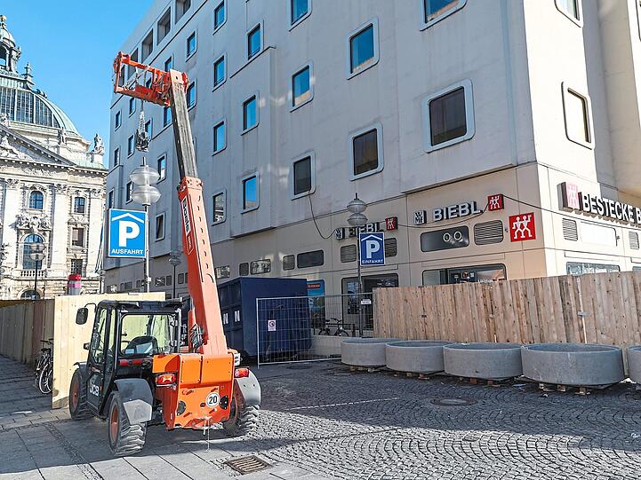 Baustelle am Stachus: Das Hotel Königshof wird abgerissen.