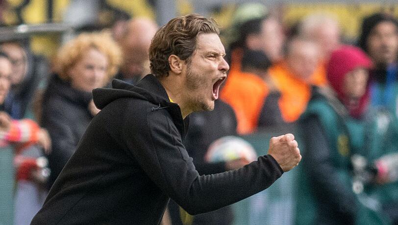 Dortmunds Trainer Edin Terzic gestikuliert.
