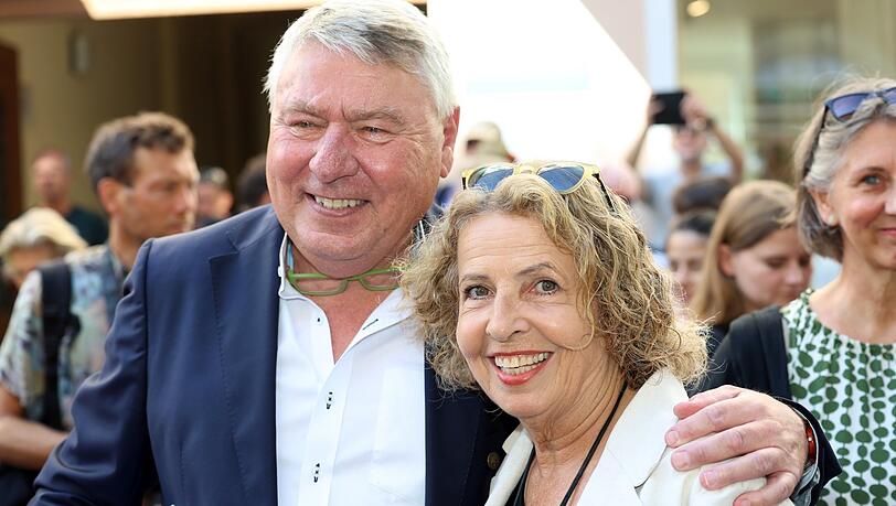 Deutsche-Eiche-Wirt Dietmar Holzapfel mit Schauspielerin Michaela May, ebenfalls ein Freddie-Fan. Deutsche-Eiche-Wirt Dietmar Holzapfel mit Schauspielerin Michaela May, ebenfalls ein Freddie-Fan.
