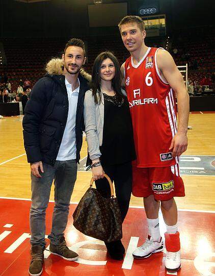 Diego Contento mit Freundin Jessica und Bayern-Kapitän Steffen Hamann.