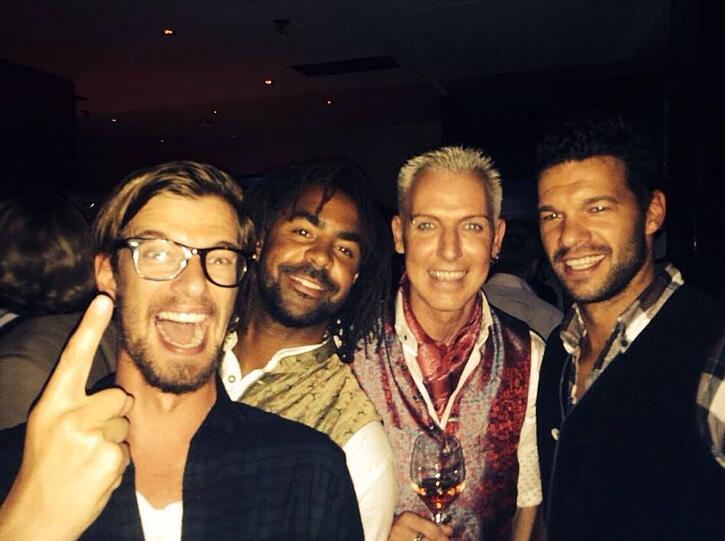 Danach ging es dann mit Patrick Owomoyela, H.P. Baxxter und Michael Ballack (v.l.) noch ins P1.