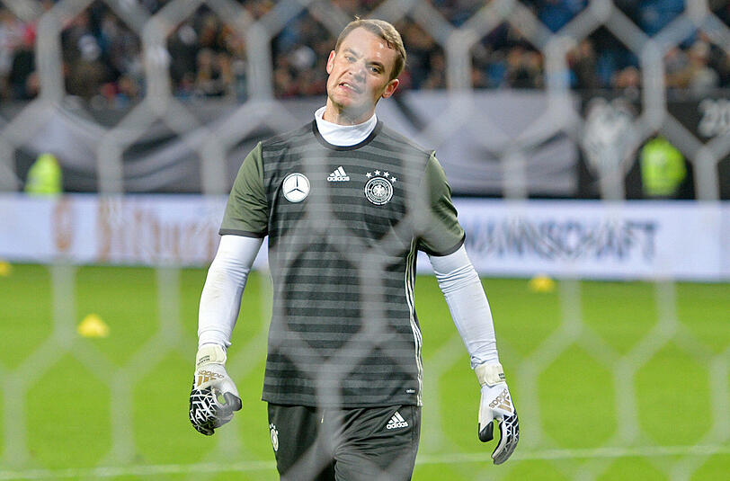 Manuel Neuer: Note 2. Der Kapitän war lange Zeit beschäftigungslos. Der Schlussmann bekam in der ersten Halbzeit keinen gefährlichen Ball auf seinen Kasten. Verhinderte beim Schuss von Borek Dockal (63.) den Anschlusstreffer aber mit einer ganz starken Parade.