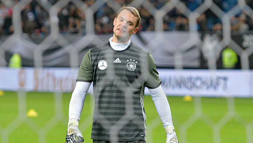 Manuel Neuer: Note 2. Der Kapitän war lange Zeit beschäftigungslos. Der Schlussmann bekam in der ersten Halbzeit keinen gefährlichen Ball auf seinen Kasten. Verhinderte beim Schuss von Borek Dockal (63.) den Anschlusstreffer aber mit einer ganz starken Parade. Manuel Neuer: Note 2. Der Kapitän war lange Zeit beschäftigungslos. Der Schlussmann bekam in der ersten Halbzeit keinen gefährlichen Ball auf seinen Kasten. Verhinderte beim Schuss von Borek Dockal (63.) den Anschlusstreffer aber mit einer ganz starken Parade.