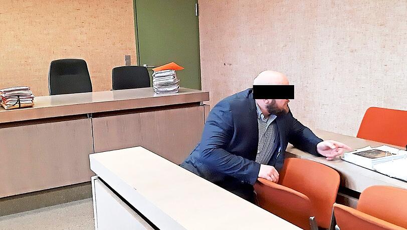 Auf der Anklagebank: Paul S. vor dem Beginn des Prozesses. Auf der Anklagebank: Paul S. vor dem Beginn des Prozesses.