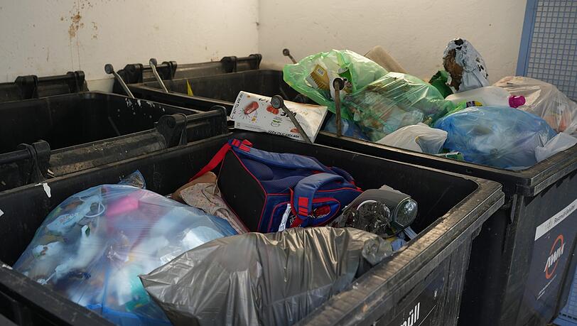 Viele Tonnen bleiben leer, sagen Bewohner. Im Münchner Norden fällt mehr Müll an, sagt die Münchner Wohnen. Viele Tonnen bleiben leer, sagen Bewohner. Im Münchner Norden fällt mehr Müll an, sagt die Münchner Wohnen.