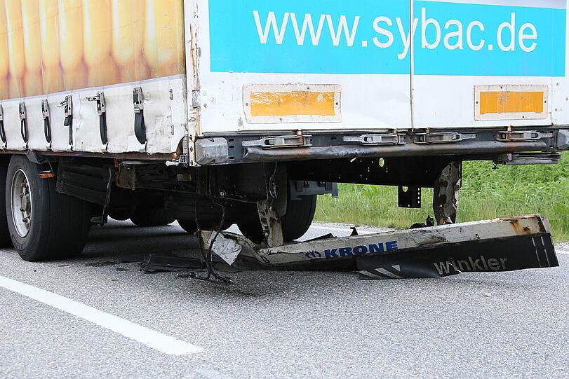 Bilder zum Horrorunfall in der Nähe von Markt Schwaben.