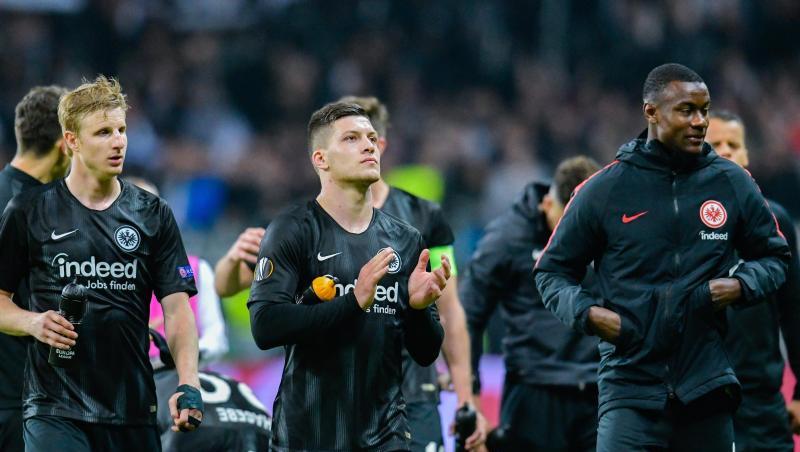 Auf internationaler Bühne konnten die Frankfurter nur eines von sieben Spielen gegen einen englischen Club gewinnen. Auf internationaler Bühne konnten die Frankfurter nur eines von sieben Spielen gegen einen englischen Club gewinnen.