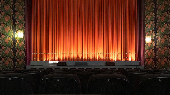 In diesem Jahr sind wieder mehr Menschen ins Kino gegangen. Allerdings wurde das Vor-Corona-Niveau von 2019 noch nicht erreicht.