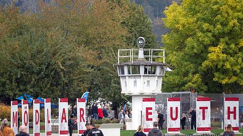 Das Museum bietet Vortr&auml;ge, Filmvorf&uuml;hrungen und kostenlose Kurzf&uuml;hrungen auf dem Au&szlig;engel&auml;nde und am Grenzturm Heinersgr&uuml;n.