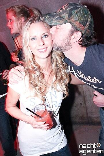 "Miss Mobilee" im Harry Klein brachte die Clubber in Knutschstimmung. Mehr Bilder unter: www.nachtagenten.de