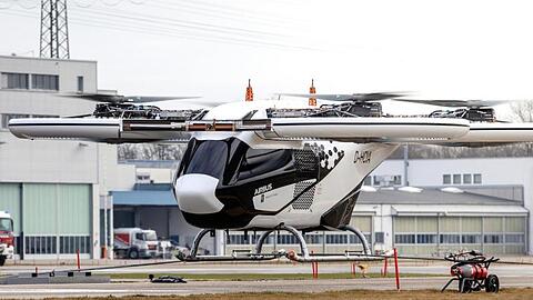 Ein CityAirbus hebt zu einem Testflug ab. Foto: Patrick Heinz/Airbus Helicopters /dpa/Archivbild