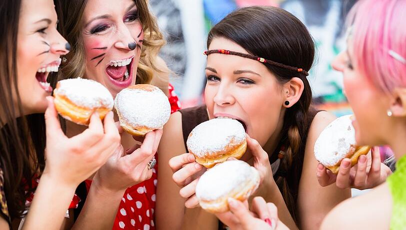 Mit der Weiberfastnacht beginnt vielerorts die "Fünfte Jahreszeit". Mit der Weiberfastnacht beginnt vielerorts die "Fünfte Jahreszeit".