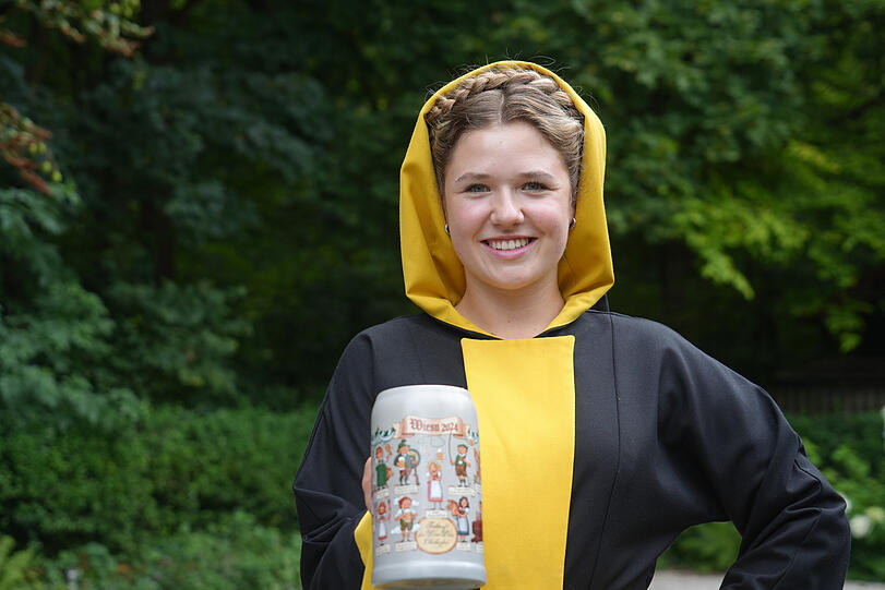Münchner Kindl bei der Krug-Vorstellung der Wiesn-Wirte. Franziska Inselkammer ist seit 2023 das neue Münchner Kindl. Die 2003 geborene Münchnerin ist die Tochter von Peter und Katharina Inselkammer.
