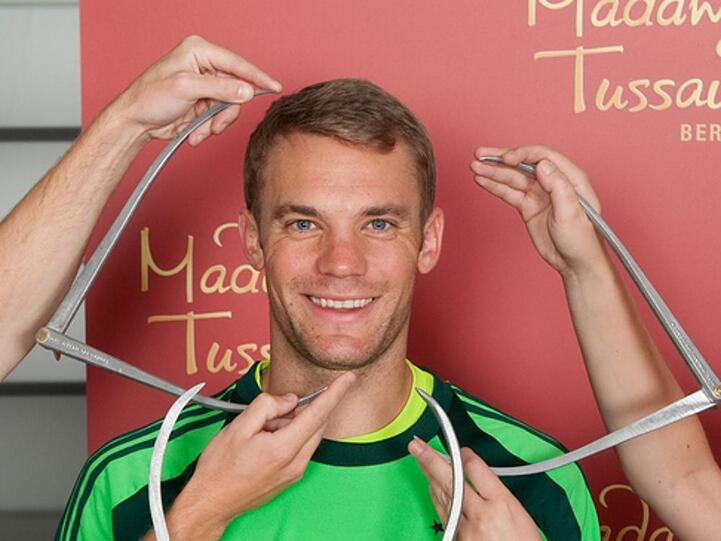 Beim sogenannten "Sitting": Manuel Neuer