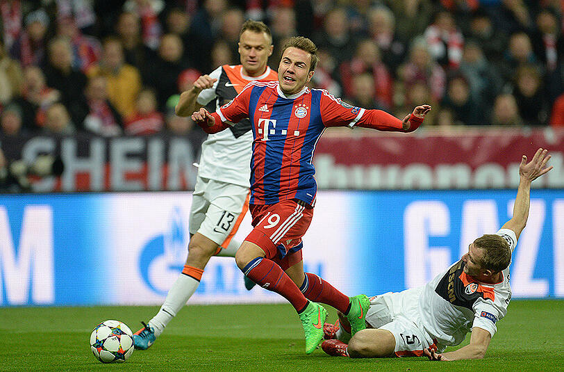 MARIO GÖTZE: Legte seine Lethargie ab. Sehr agil als falsche Neun unterwegs. Holte den Elfer in der 3. Minute und Rot gegen Kucher heraus. Die entscheidende Szene. Viele gute Aktionen. Bereite das 2:0 mit vor. NOTE 2