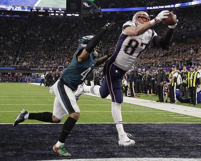 Rob Gronkowski von den New England Patriots hat die Hände am Ei. Jetzt bloß nicht mehr fallen lassen!