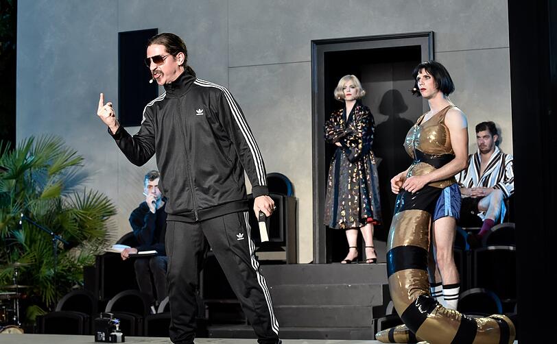 Die "Goldberg Variationen" im Garten des Volkstheaters.