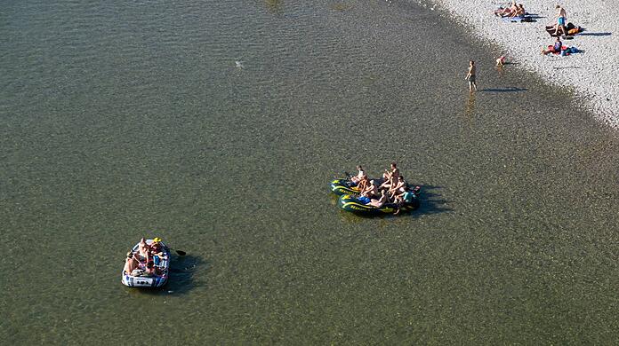 Kanu- und Schlauchbootfahren auf der Isar südlich von München bleibt zu bestimmten Jahreszeiten verboten. (Archiv)