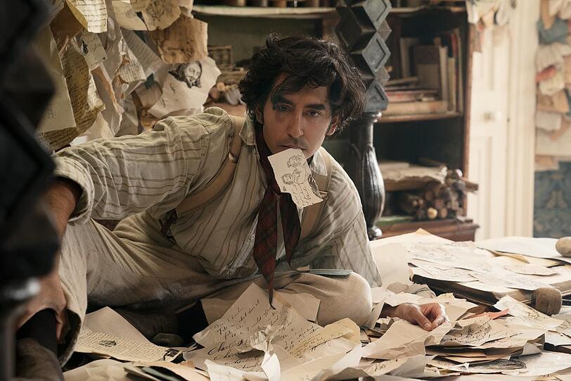 David Copperfield (Dev Patel) gibt sich alle Mühe, die Übersicht in seinem Schriftstellerleben zu behalten.