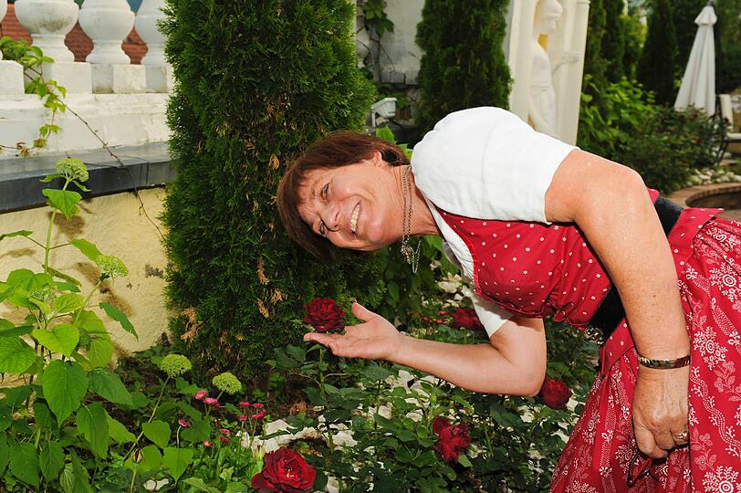 Das passt: Rosi Mittermaier mit einer Rose