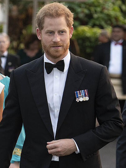 Platz eins: Prinz Harry, der Enkel der Queen, hat den besten Ruf bei den Briten. Er kommt auf stolze 77 Prozent. Auch wenn er wohl nie den Thron besteigen wird, so kann er sich jetzt zumindest König der Herzen nennen.