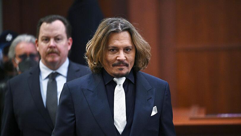 Johnny Depp soll mit der königlichen Familie verbunden sein. Johnny Depp soll mit der königlichen Familie verbunden sein.