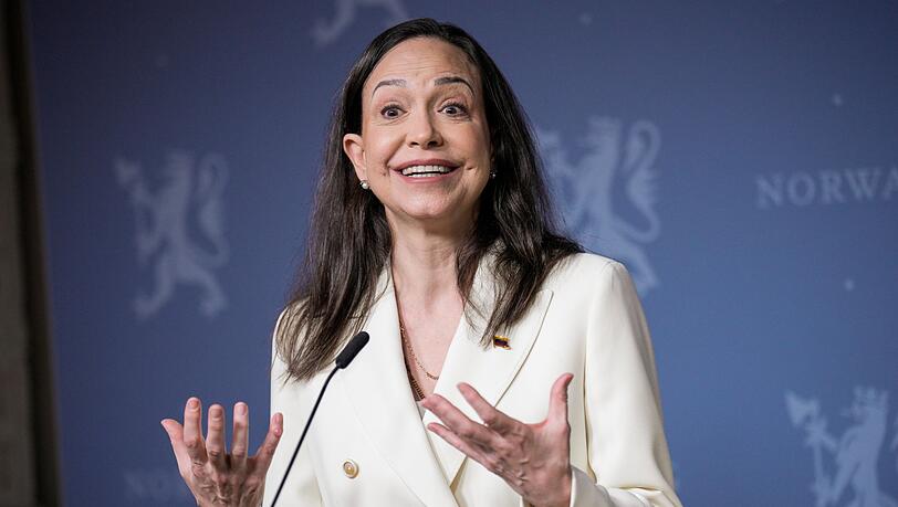 Die Friedensnobelpreisträgerin María Corina Machado ist mit Verspätung in Oslo eingetroffen. Die Friedensnobelpreisträgerin María Corina Machado ist mit Verspätung in Oslo eingetroffen.