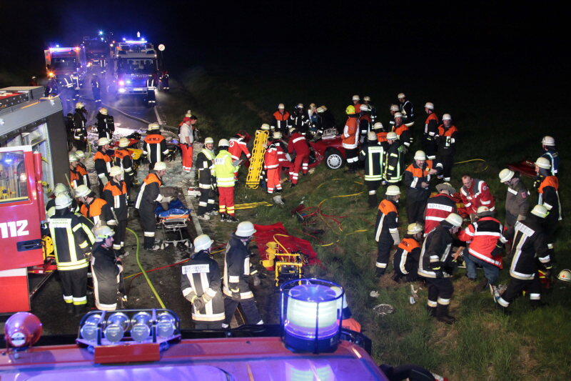 Die Bilder vom Auffahrunfall zwischen Gangkofen und Frontenhausen.