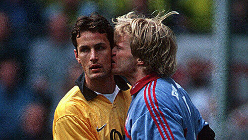 Beißer und Opfer: Heiko Herrlich (links) und Oliver Kahn. Beißer und Opfer: Heiko Herrlich (links) und Oliver Kahn.