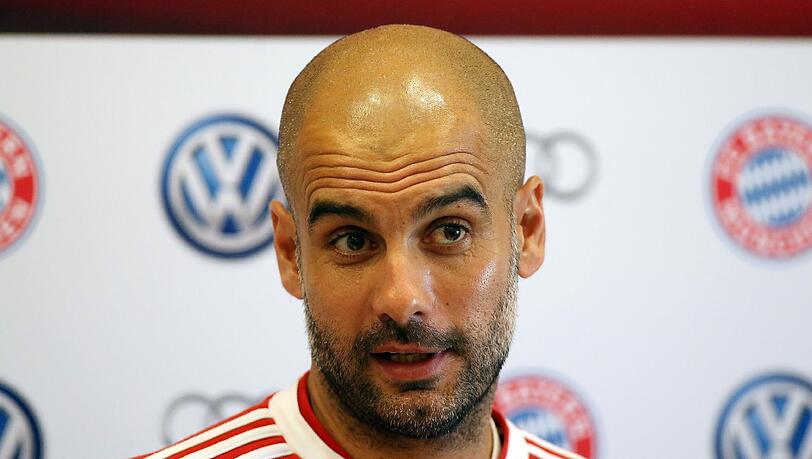 Pep Guardiola bei der Pressekonferenz in Doha. Pep Guardiola bei der Pressekonferenz in Doha.