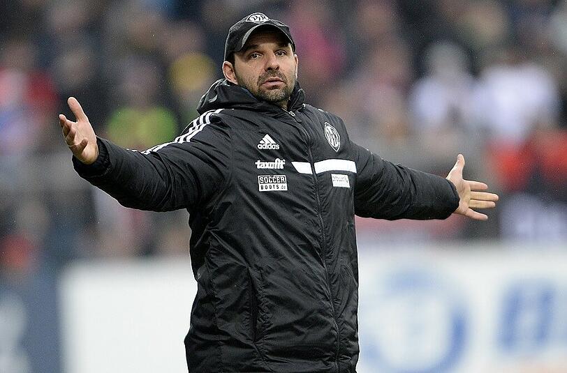 Stefan Ruthenbeck sieht sein Team beim TSV 1860 unter Druck.