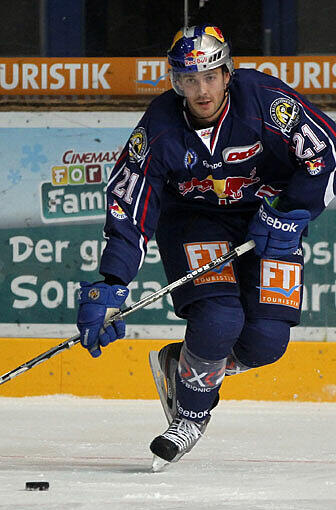 SÖREN STURM, EHC München, Eishockey: Der 23-jährige Verteidiger mit der hohen Stirn hat sich im vergangenen Jahr zum Leistungsträger entwickelt, über den EHC-Manager Christian Winkler mal sagte: &bdquo;Er ist unsere Kampfsau.&ldquo;